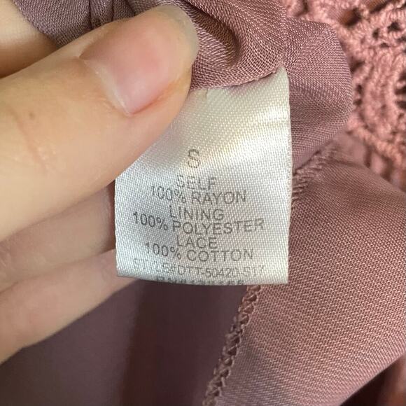 Altar'd State Mauve Purple Short Sleeve Lace Swing Mini Boho Dress Size Small - Picture 3 of 5